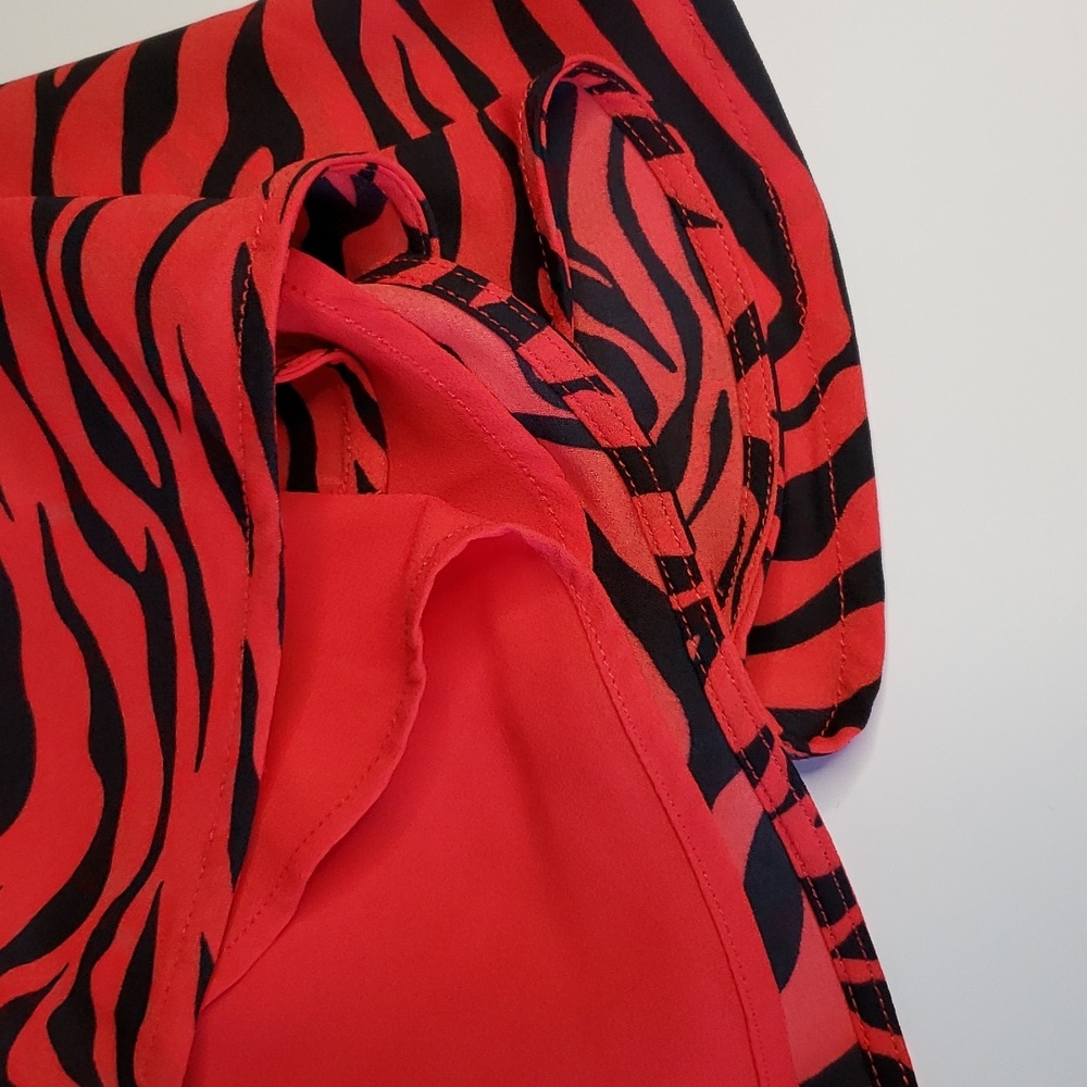 Aritzia Sunday Best wraparound lined skirt black & red animal tiger zebra print - Picture 10 of 11
